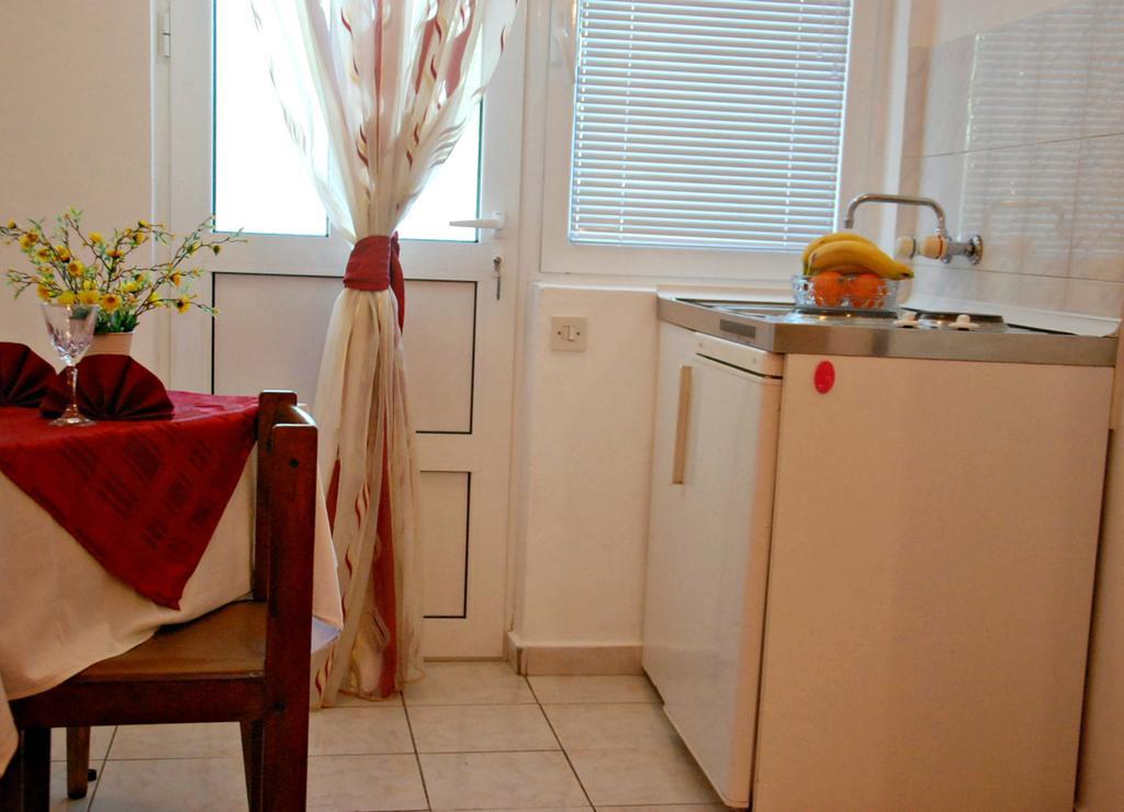 Apartmani Bonik بودفا الغرفة الصورة
