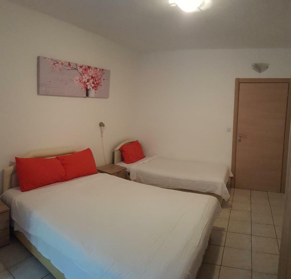 Apartmani Bonik بودفا الغرفة الصورة